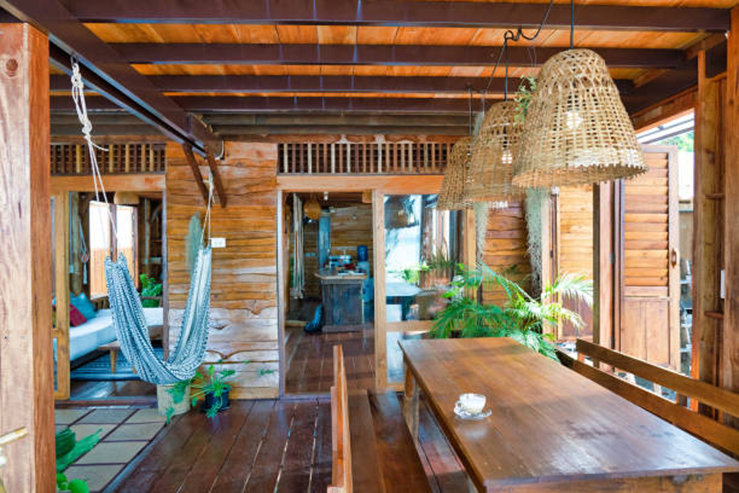 Cari pabrik rumah kayu di Bali yang mampu produksi massal dengan kualitas premium? Temukan solusi rumah kayu impian Anda, mulai dari desain tradisional hingga modern, di sini!