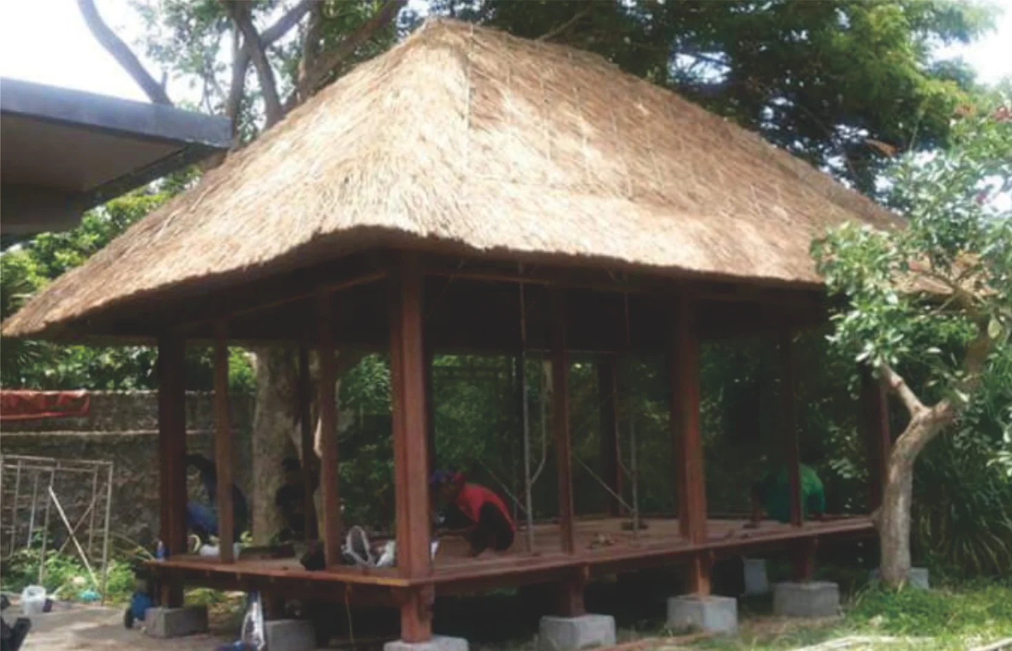 Gazebo Kayu: Ruang Outdoor yang Elegan dan Harmonis untuk Keseruan Bersama Keluarga