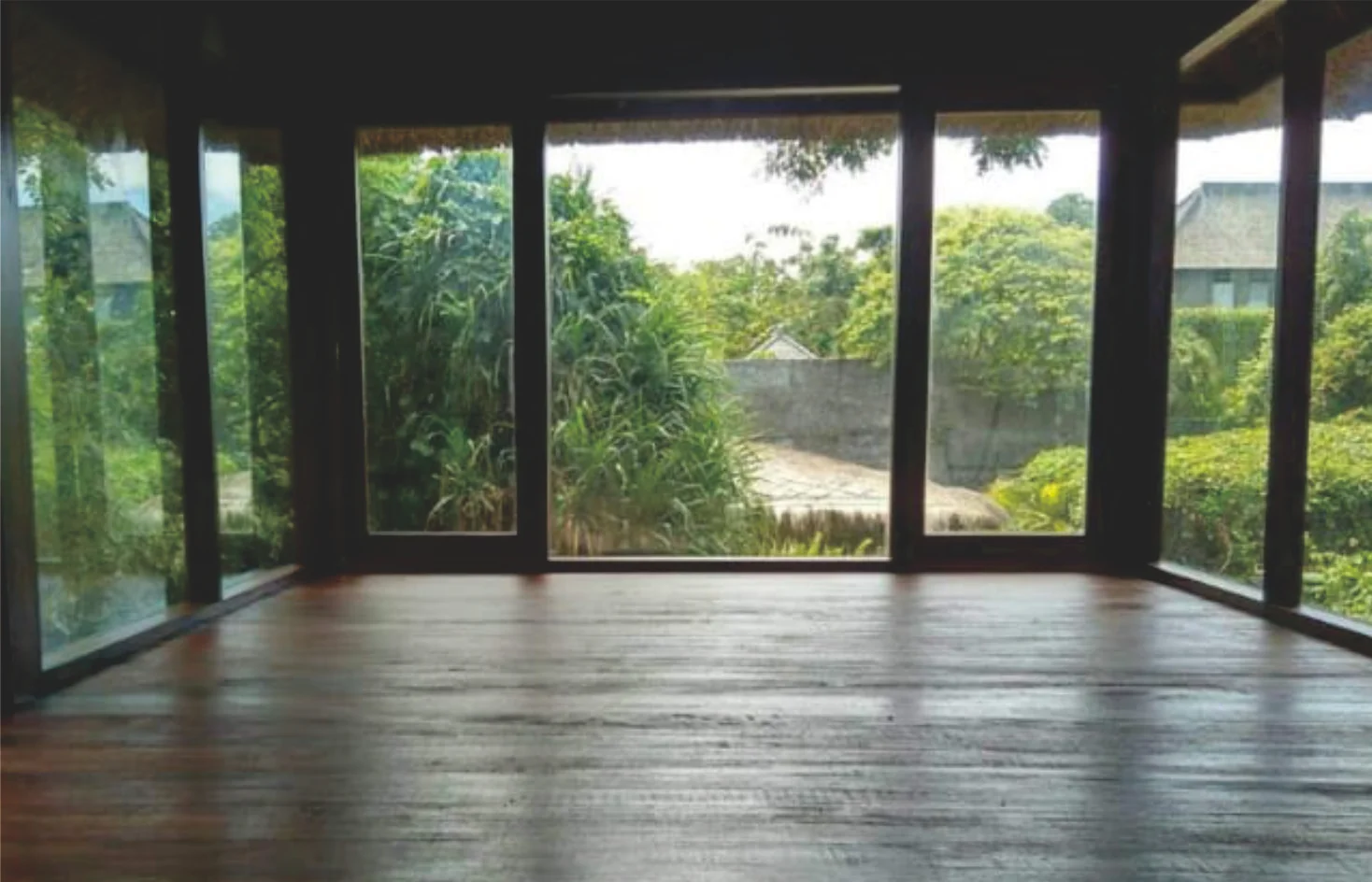 WOODEN WINDOWS