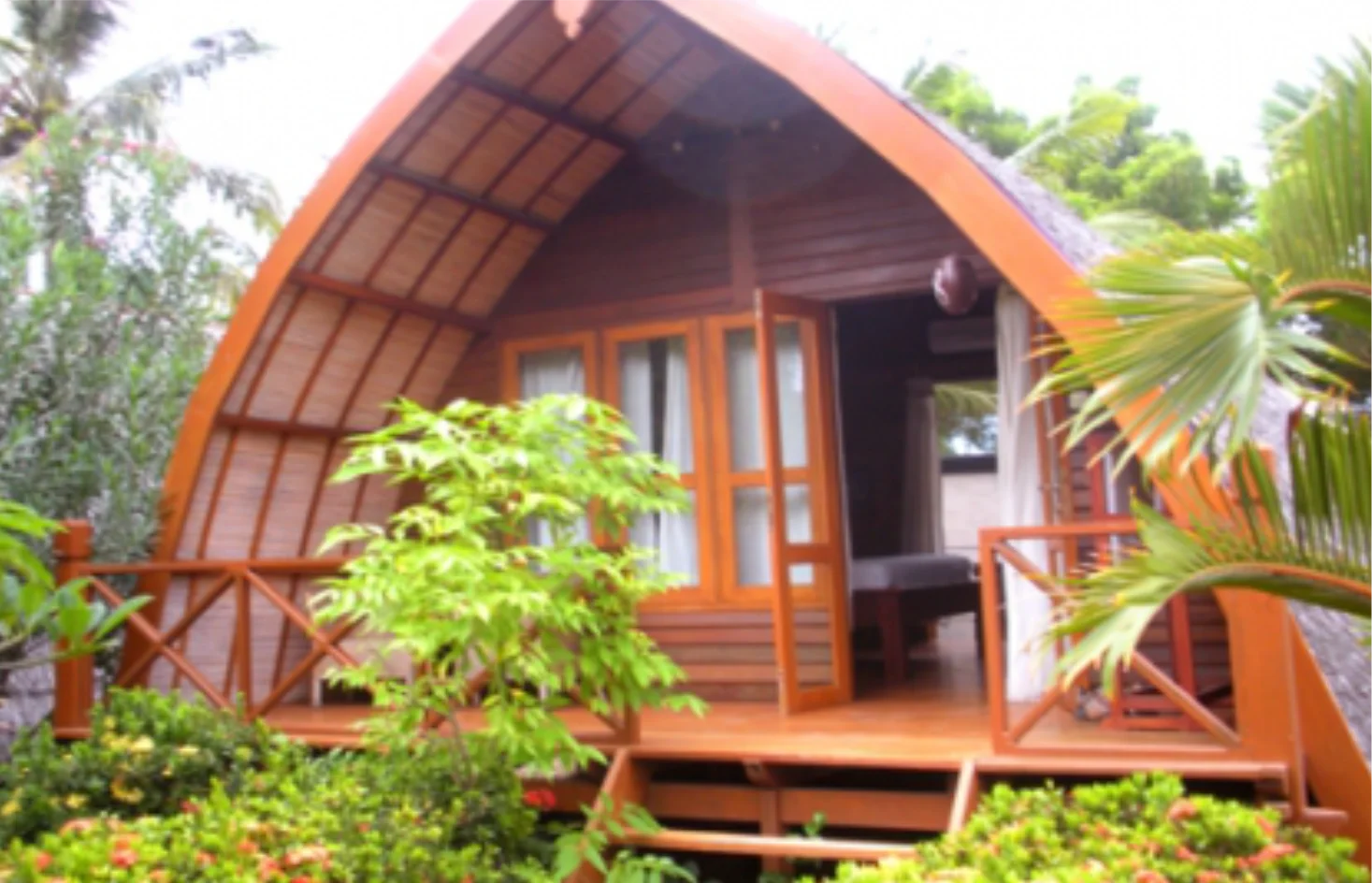 Temukan keindahan rumah kayu tradisional Bali yang sarat dengan budaya dan filosofi. Hubungi Sumber Manjing Persada untuk membangun rumah kayu impian Anda, WA 0821-4425-2066.